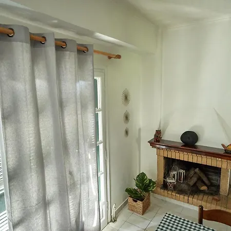 Apartamento μονοκατοικία στο κέντρο με τζάκι Patras